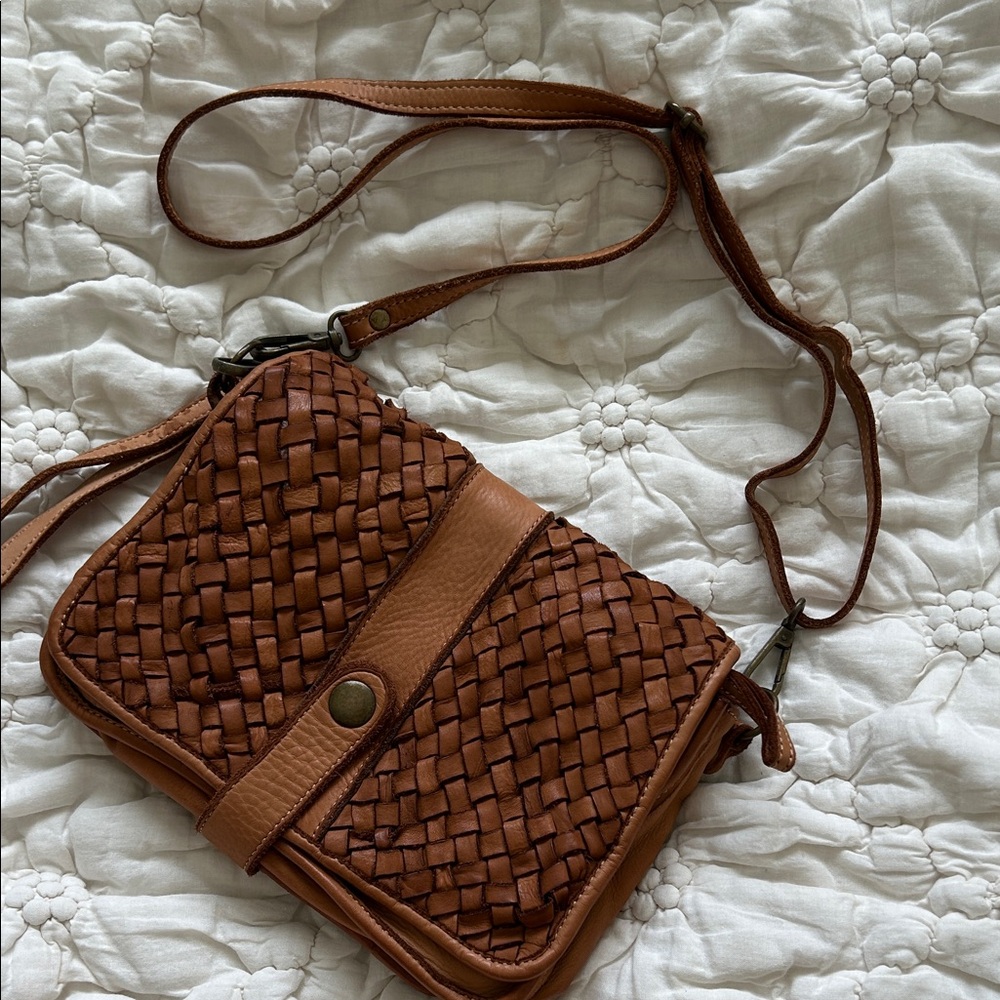Viola Castellani Chic Tan Woven Leather Crossbody Bag